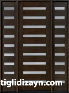 Çizgili ahşap kapı dizaynı